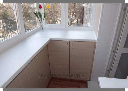 Теплое остекление пластиковыми окнами с выносом подоконника в Москве