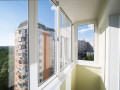 Холодное остекление раздвижными окнами с отделкой стен и потолка ламинированными панелями в Москве