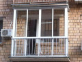 Французское остекление балкона от пола до потолка с ограждением в Москве