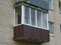 Холодное остекление балкона с внешней отделкой профилем