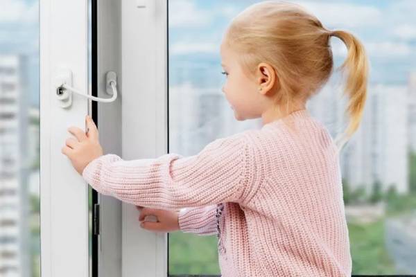 Остекление балконов в Москве